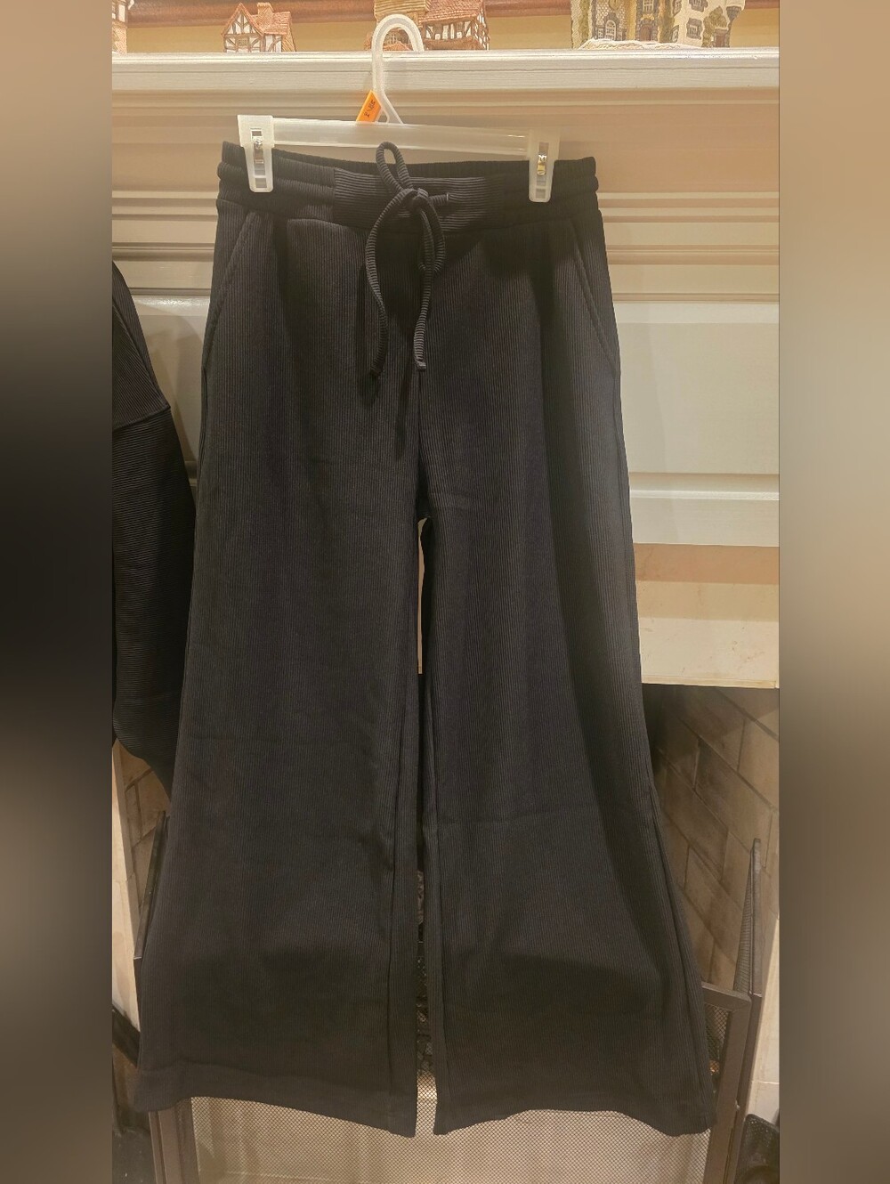 Zenana Outfitters Black Ribbed Wide-Leg Pants And Matching Oversized Top - Picture 3 of 6